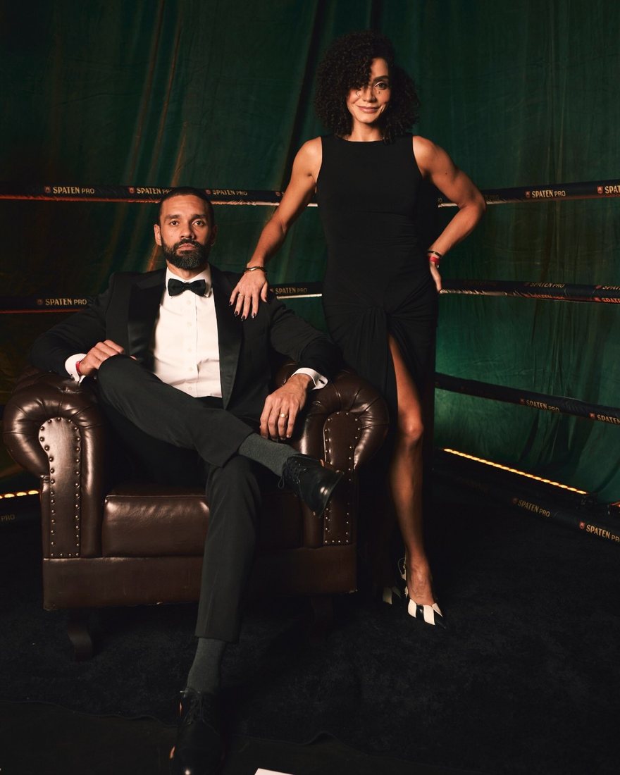 Kathy e o marido de traje black tie